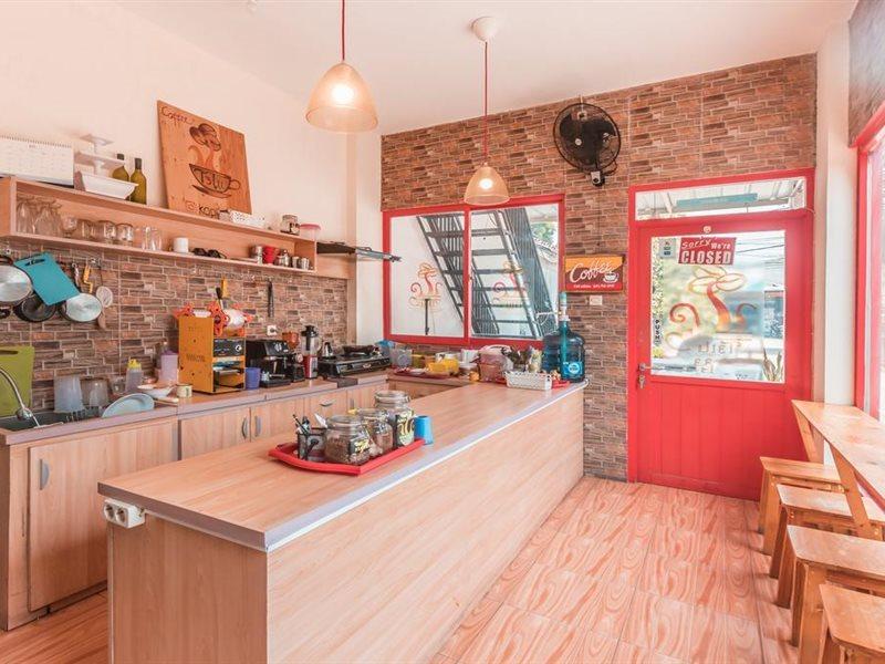 ג'קרטה Oyo 1555 Unik Guesthouse Syariah אוכל מהיר תמונה
