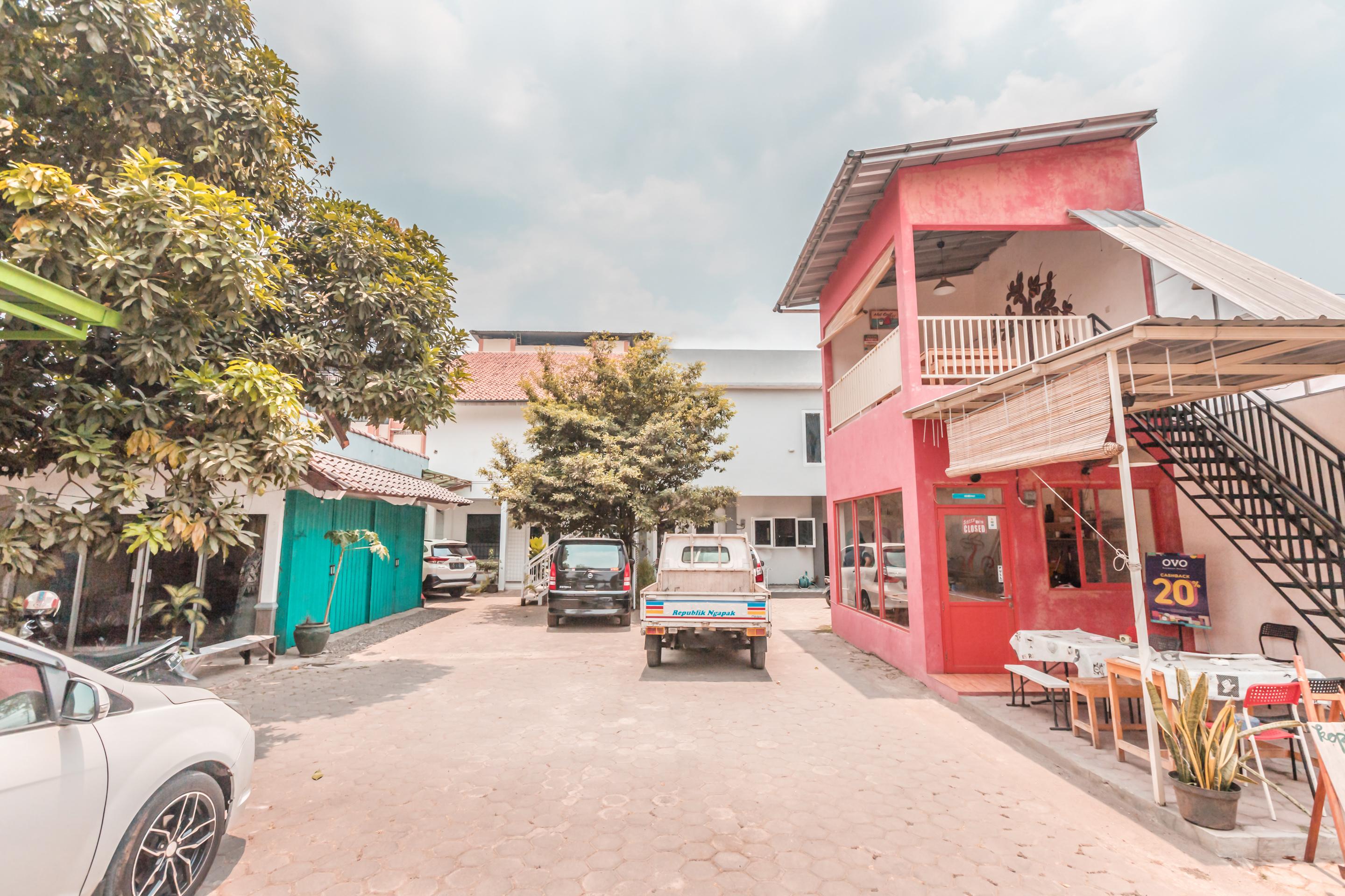 ג'קרטה Oyo 1555 Unik Guesthouse Syariah מראה חיצוני תמונה