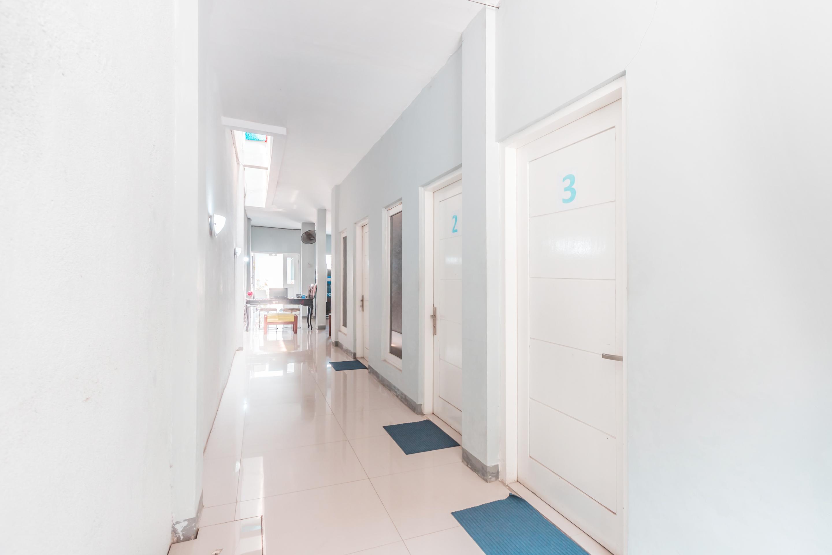 ג'קרטה Oyo 1555 Unik Guesthouse Syariah מראה חיצוני תמונה